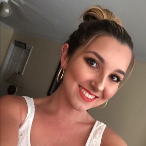 Meet your Posher, Danielle